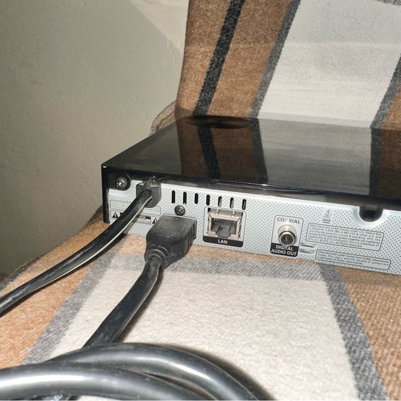 Samsung BD-F5700 Blue Ray Disc DVD player - Picture 12 of 16